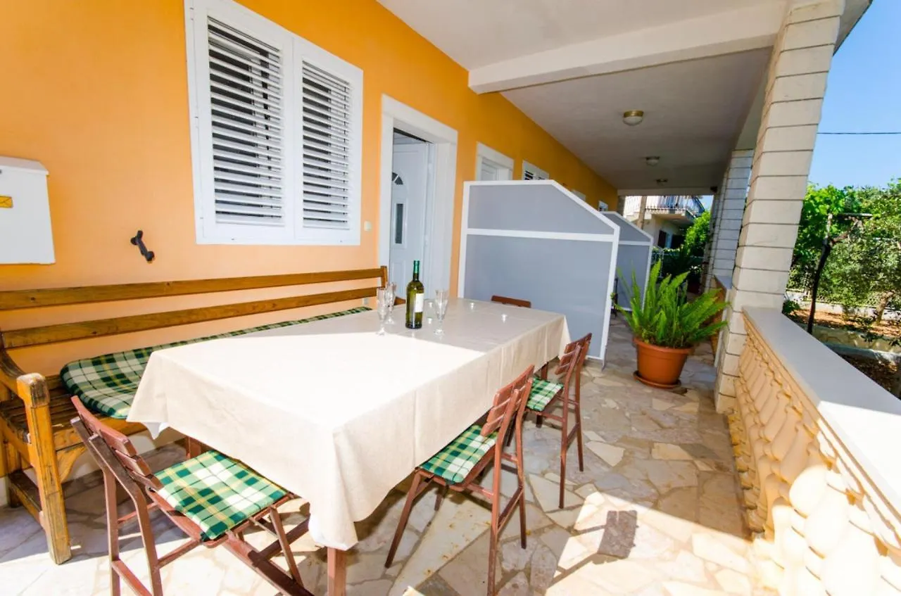 Apartments Ivana Trogir 0*,